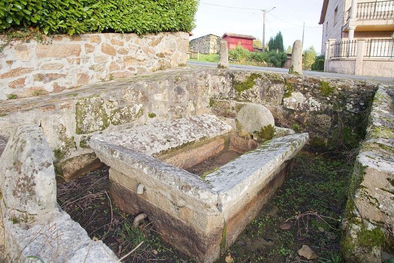 Foto c919f303-f9ee-406c-8575-c457a33c127d. Casa en lugar tellado 48 chalet independiente en venta, lg tellado, castrelo de miño, ourense. para reformar en Ramirás