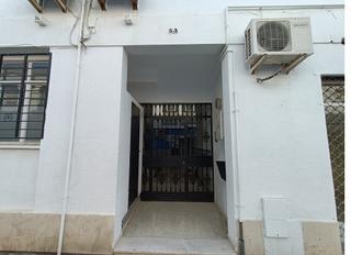 Pis  Calle jose luís caro. Piso con piscina en gines