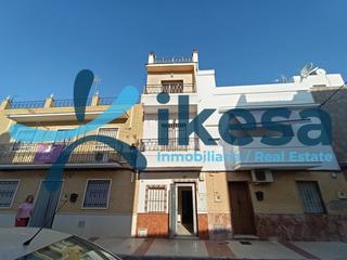 Casa adossada a Algaba (La)
