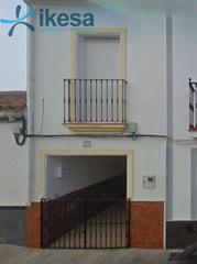 Maison jumelée à Santa Olalla del Cala. Venta de chalet adosado en santa olalla del cala, huelva. activo