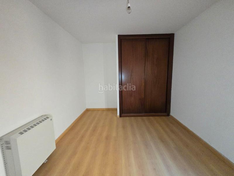 Foto f8384494-eaa6-4a05-9d9f-844b7cf38c03. Piso en fontefría 10 en Boiro