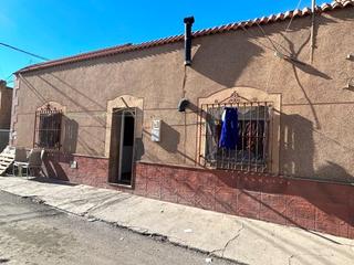 Casa adossada a Santo Domingo