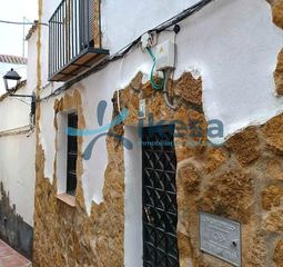 Casa en Ctra. Circunvalación - La Magdalena. Venta de casa en jaén jaén. activo inmobiliario sin posesión.