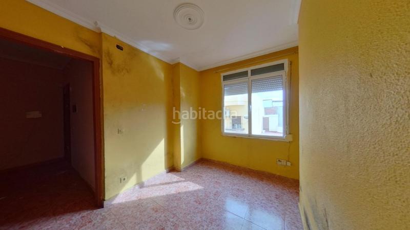 Foto 1c161ab9-42c5-49ca-aa9e-cbbd076ed8ff. Piso amplio piso en bajadilla, una oportunidad única! en Algeciras