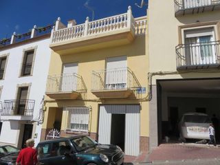 Casa a schiera in Huelma. Venta de vivienda en huelma, jaén. activo inmobiliario sin poses