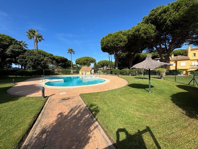 Foto 1ae4d22e-6f12-4087-9000-2663252ccb17. Casa adossada amb piscina a Novo Sancti Petri Chiclana de la Frontera