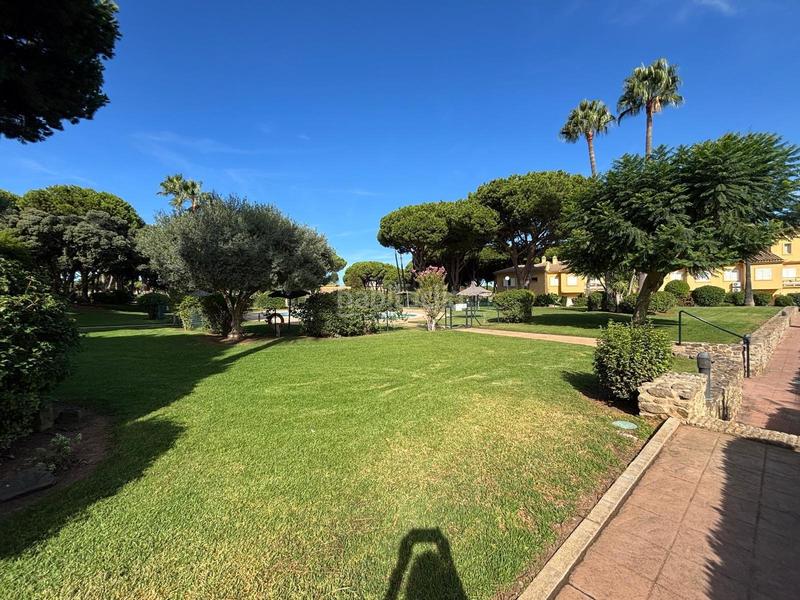 Foto aa0787c9-cdcc-45ab-a445-1afdd353350f. Casa adossada amb piscina a Novo Sancti Petri Chiclana de la Frontera