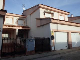 Casa adossada a Cazalegas