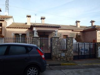 Maison jumelée à Cazalegas. Venta de vivienda unifamiliar en cazalegas, toledo. activo inmob