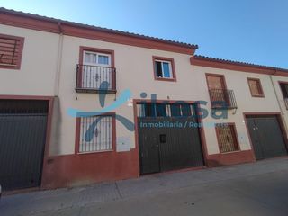 Semi detached house in Pedro Abad