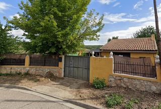 Casa en Calalberche. Venta de vivienda unifamiliar en santa cruz del retamar, toledo.