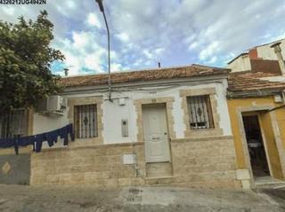 Casa adossada a Campo de la Verdad - Miraflores. Venta de adosado sin posesión en el campo de la verdad de córdob