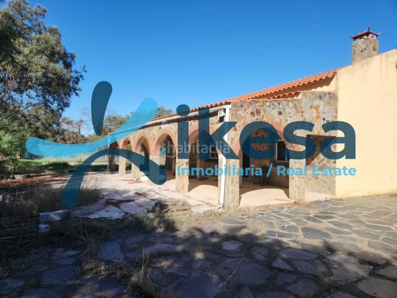 Foto fe19e10b-fce0-4fd7-ac93-5acc1c44f1ca. Chalet en La Estación Badajoz