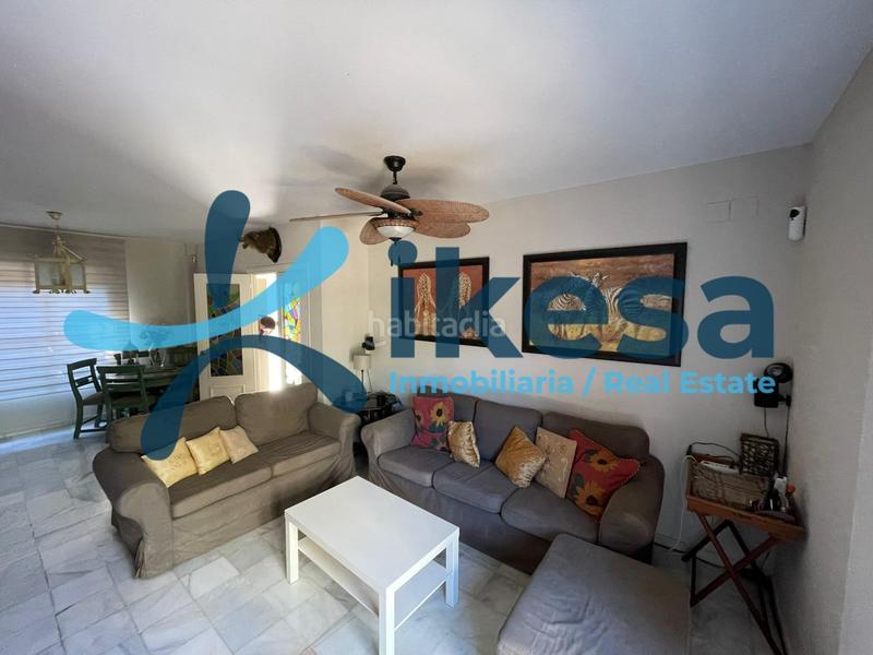 Foto 040acac3-f0c9-4e86-8861-95bae5a78a00. Casa amb aparcament piscina a Valencina de la Concepción