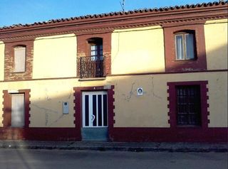 Maison jumelée à Sahagún. Venta de adosado a reformar en arenillas de valderaduey sahagún,