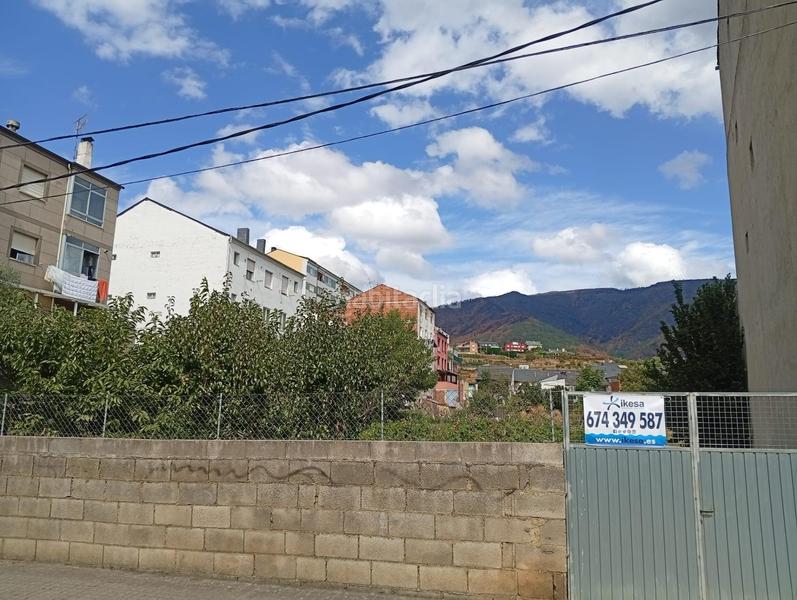 Foto ba766ed2-235d-46f2-9368-aa6aea1d6932. Terreny residencial a calle de la circunvalación 104 a Rúa (A)