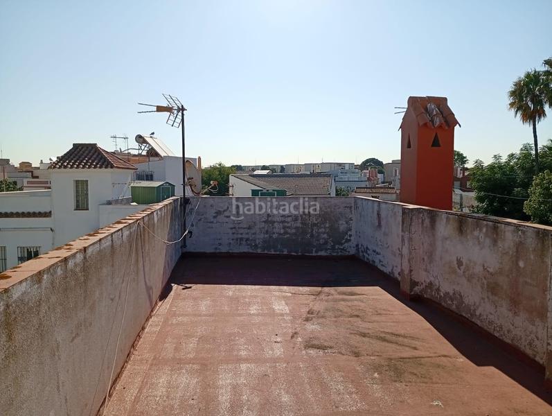 Foto 11ddaef9-e5af-402c-bc11-1dddeae9b6d6. Casa adosada unifamiliar adosado en la línea de la concepción en Línea de la Concepción (La)