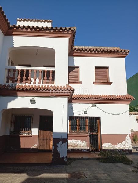 Foto 3d9c96d0-045b-4d0f-a513-80b7a24454f0. Casa adosada unifamiliar adosado en la línea de la concepción en Línea de la Concepción (La)