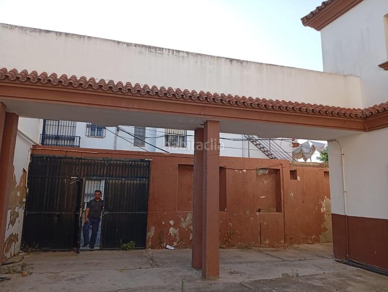 Foto 4c605b82-e635-4e39-a961-e27b13298036. Casa adosada unifamiliar adosado en la línea de la concepción en Línea de la Concepción (La)