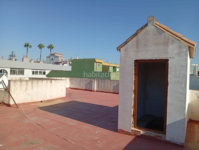 Foto 5baee82e-ada3-4321-82e4-ba24575ba478. Casa adosada unifamiliar adosado en la línea de la concepción en Línea de la Concepción (La)