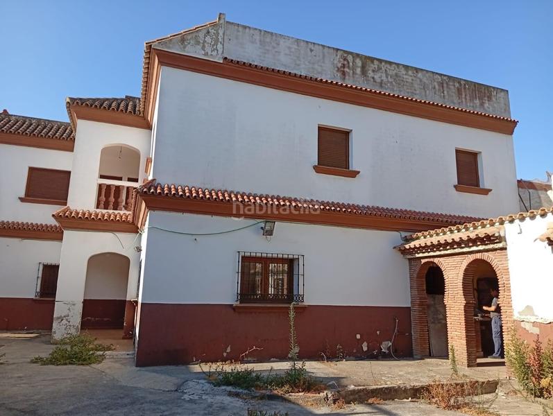 Foto 655b9a5e-2c69-45a8-87c4-9636d3596286. Casa adosada unifamiliar adosado en la línea de la concepción en Línea de la Concepción (La)