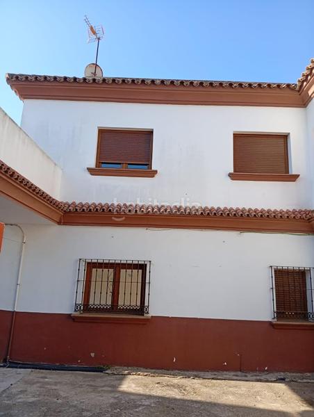 Foto 73f8e654-3b8d-474f-8eb2-c6a769d5dcef. Casa adosada unifamiliar adosado en la línea de la concepción en Línea de la Concepción (La)