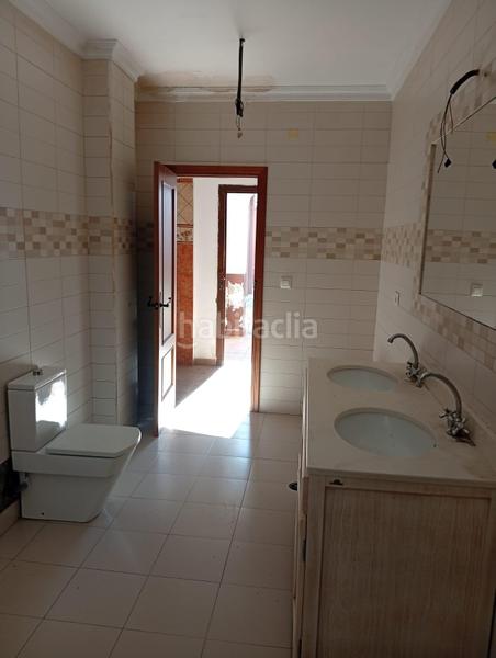 Foto 91406f7e-945b-4c24-b796-cd1d5f5d7ba9. Casa adosada unifamiliar adosado en la línea de la concepción en Línea de la Concepción (La)