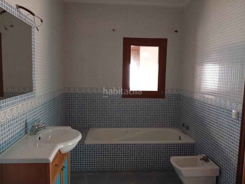 Foto a6d93933-89b6-4f8a-8f48-52b5f08ce9ff. Casa adosada unifamiliar adosado en la línea de la concepción en Línea de la Concepción (La)