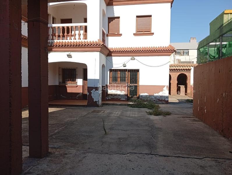 Foto ac5b946e-b01b-43c2-bdfc-70ab8b1bf6ca. Casa adosada unifamiliar adosado en la línea de la concepción en Línea de la Concepción (La)