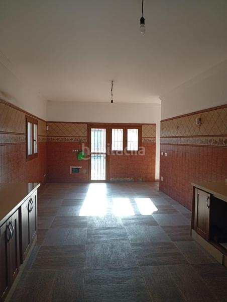 Foto af8cf311-c20f-4db1-ba51-85d28ffb05e5. Casa adosada unifamiliar adosado en la línea de la concepción en Línea de la Concepción (La)