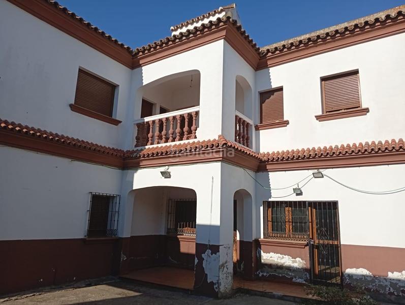 Foto beca088e-ed8e-4534-92d8-ce34101639d4. Casa adosada unifamiliar adosado en la línea de la concepción en Línea de la Concepción (La)