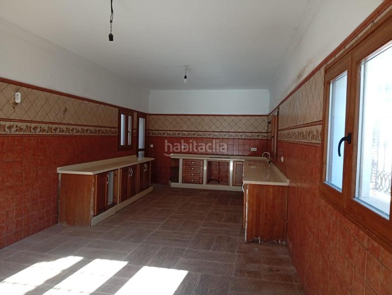 Foto c0b403ba-db80-4f2a-8af1-186a74e79595. Casa adosada unifamiliar adosado en la línea de la concepción en Línea de la Concepción (La)