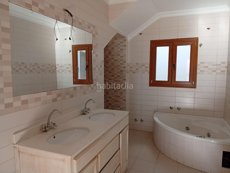 Foto dba9a541-89e8-47c6-ac78-49dd49c1777d. Casa adosada unifamiliar adosado en la línea de la concepción en Línea de la Concepción (La)