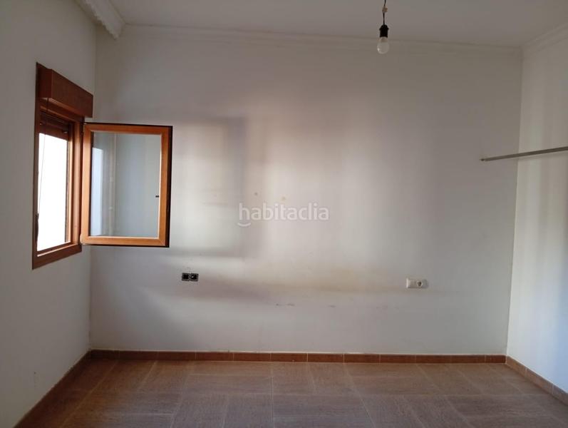 Foto e0b8ddc7-9887-4d84-ac8c-90e0f6a30b6f. Casa adosada unifamiliar adosado en la línea de la concepción en Línea de la Concepción (La)