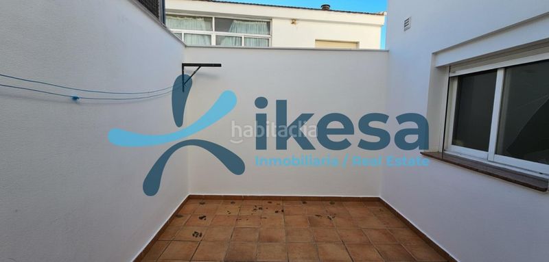 Foto 0b079b36-49b5-4fa8-9aa5-c9fc96a50ef7. Casa adossada amb aparcament a Loja
