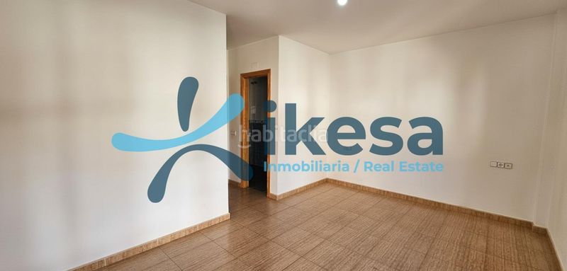 Foto a292528b-44f1-4329-9280-147532c47fea. Casa adossada amb aparcament a Loja