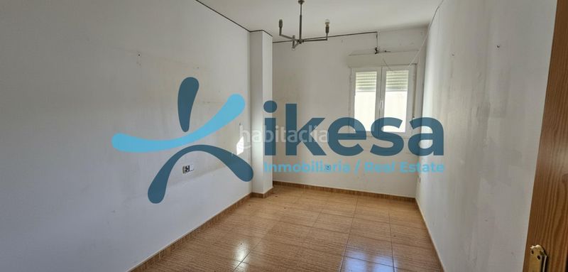 Foto b7982883-945e-47e4-bdde-350aedfd369c. Casa adossada amb aparcament a Loja