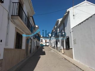 Casa adosada en Cañete de las Torres. Venta de adosado en cañete de las torres, córdoba.