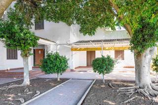 Xalet a Loreto. Chalet independiente con piscina en urb. el manzanar  espartinas