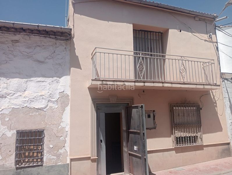 Foto 33b85568-4897-4102-ad42-4d40257ef939. Casa adossada a Mengíbar