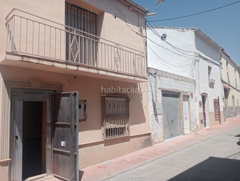 Foto a4bb292c-d269-46f3-b4d2-cfa424fefea6. Casa adossada a Mengíbar