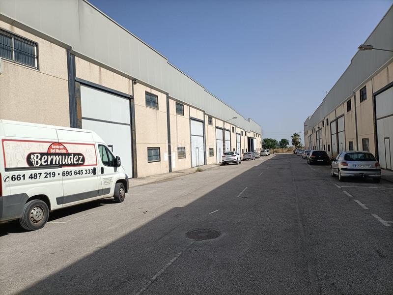 Foto 0855a54f-16fa-4dcc-b35e-fa4048fe1c6b. Nau industrial a Écija