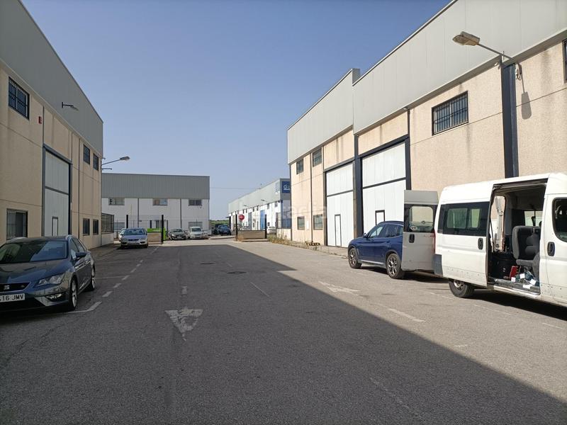 Foto cae792a6-bae6-4450-9c5c-f0cc6af372f5. Nau industrial a Écija