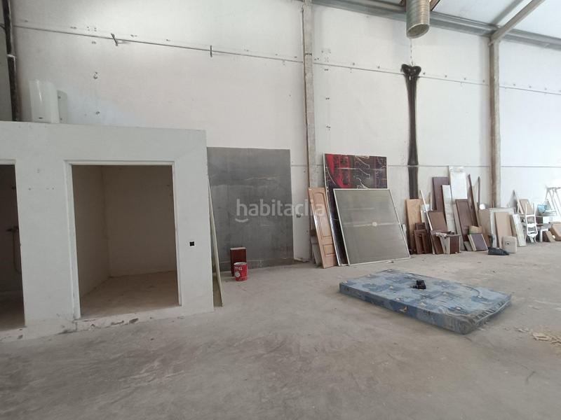 Foto ed37574b-f2bf-426b-898c-e6e97d4fcc2e. Nau industrial a Écija