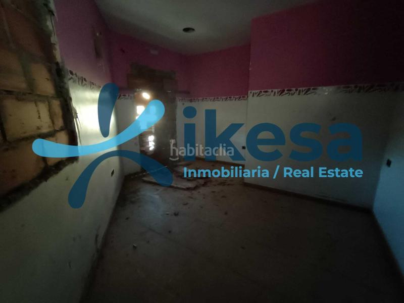 Foto f8744200-43d6-455f-a293-7b32c77e2412. Casa adossada a Guillena pueblo Guillena