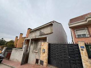 Casa adossada a Valdeaveruelo. Ponemos a la venta esta magnífica vivienda, ideal para invertir.