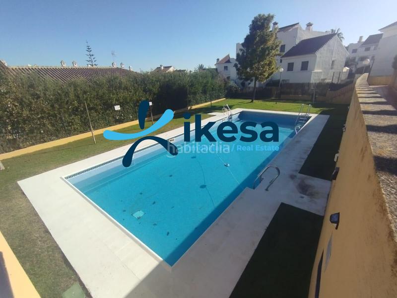 Foto 2305c558-cb8b-4a07-9f95-650a03b3f001. Etagenwohnung mit parking pool in Islantilla golf Islantilla