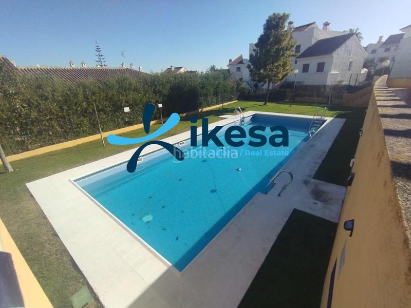 Foto 7ec6c8e6-e4c7-46df-93aa-f3d9f49b7d5f. Etagenwohnung mit parking pool in Islantilla golf Islantilla