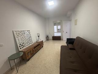 Rent Flat in El Cristo - Cayetano Roldán. Alquiler  bonito piso de 1 dormitorio en zona bien comunicada