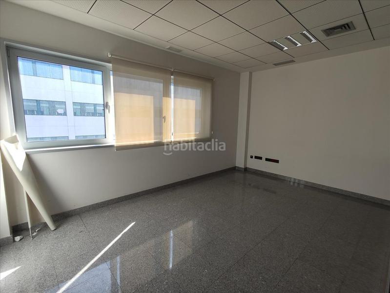 Foto 48a947e9-abb2-4d22-938b-17393fecd92c. Office space in El Plantinar - Avda. La Paz - El Juncal Sevilla